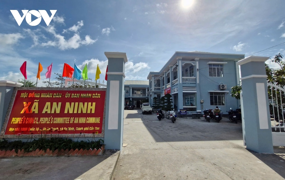 Dong bao khmer phan khoi den lam cac thu tuc hanh chinh tai xa, phuong moi hinh anh 3