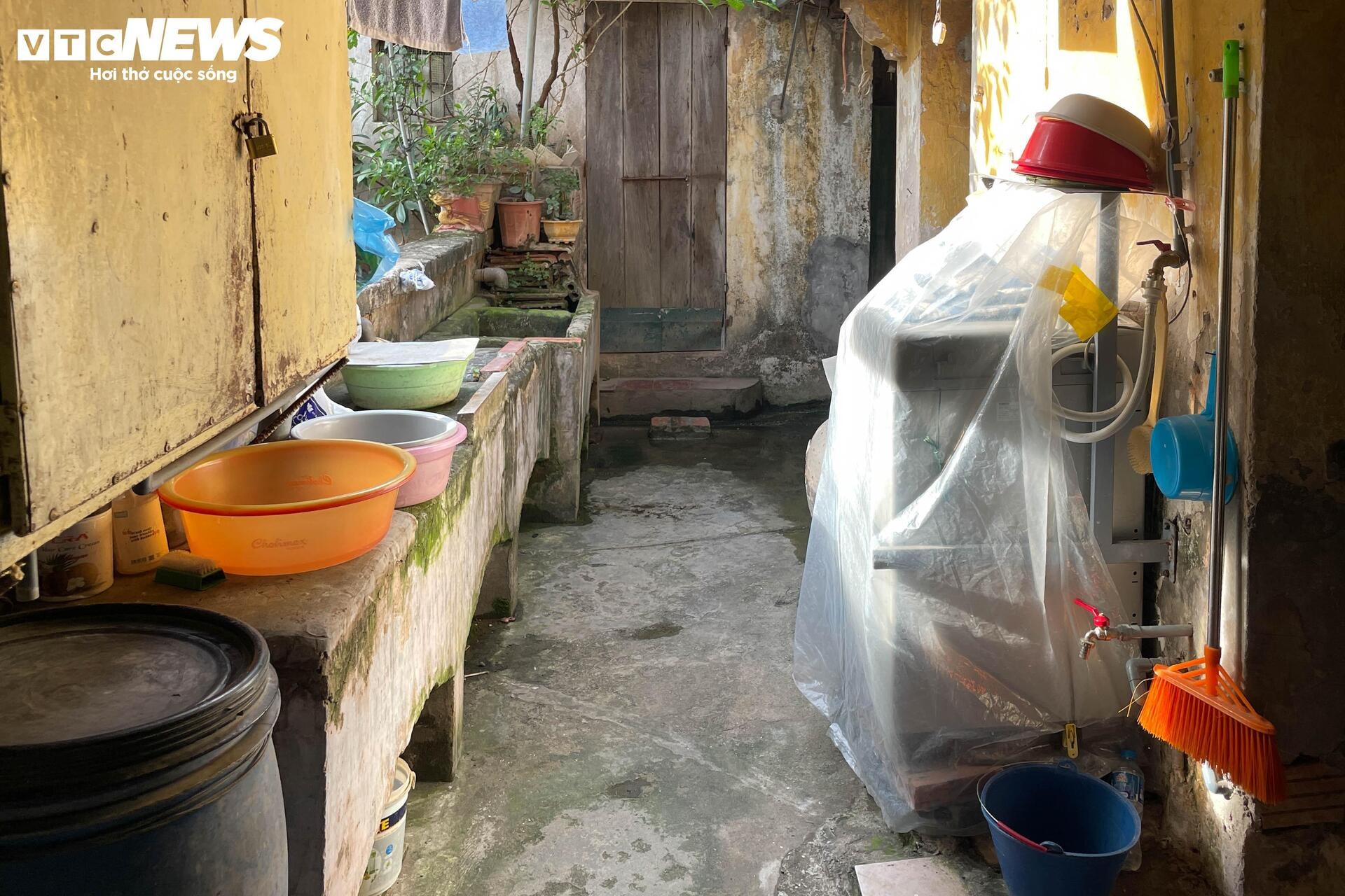 'Làng trong phố' chen chúc giữa đô thị: Cảnh sống chật chột, tăm tối khó tin - 18