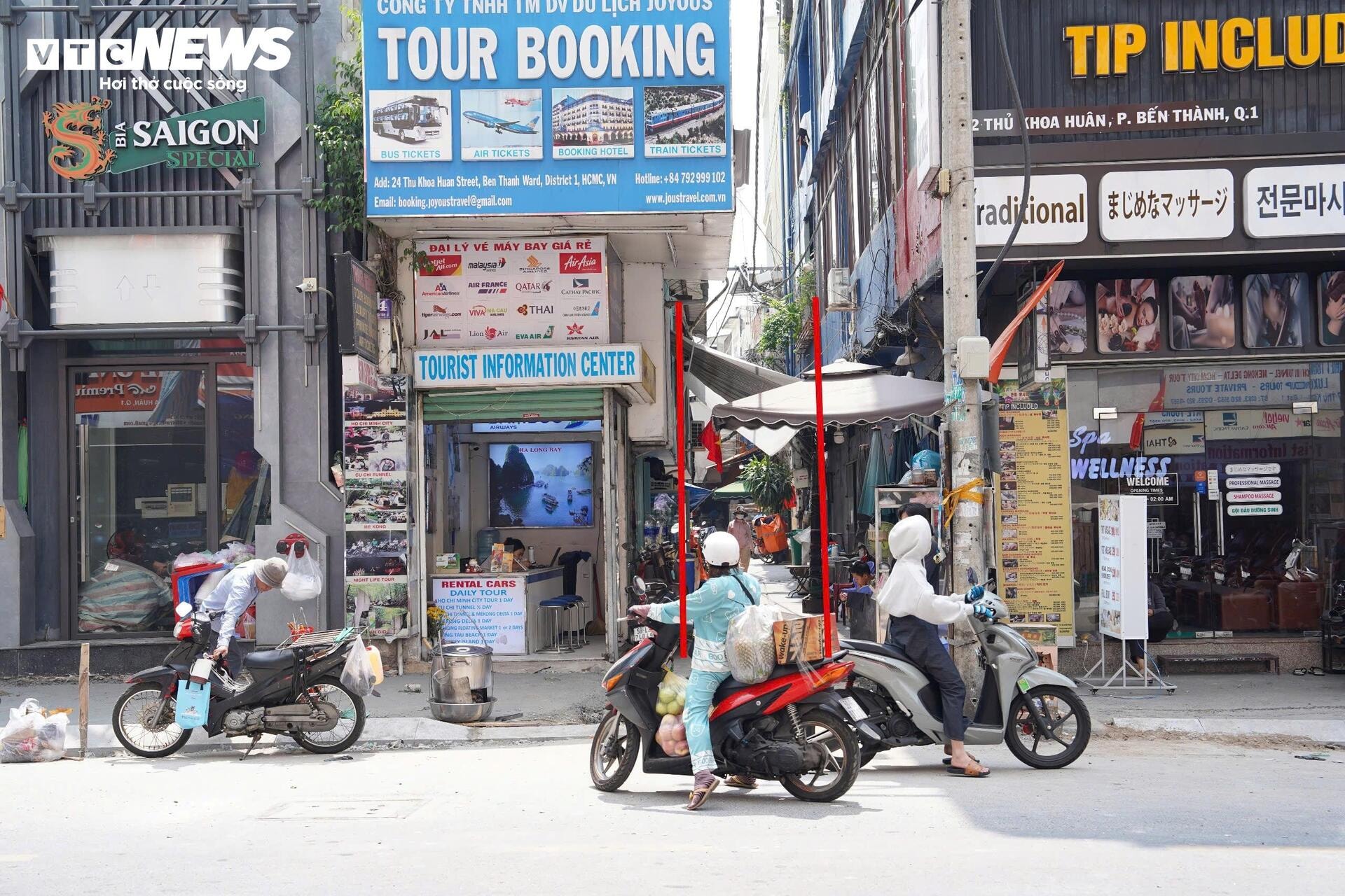'Làng trong phố' chen chúc giữa đô thị: Cảnh sống chật chột, tăm tối khó tin - 43