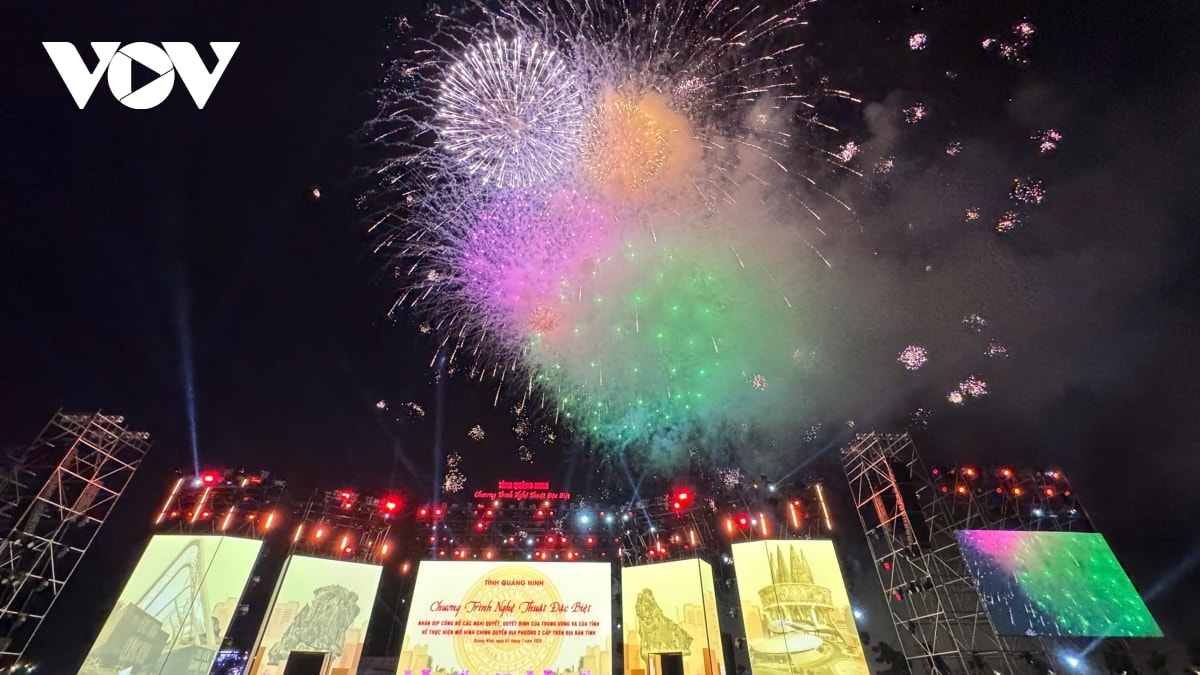 quang ninh ban phao hoa mung mo hinh chinh quyen dia phuong hai cap hinh anh 3
