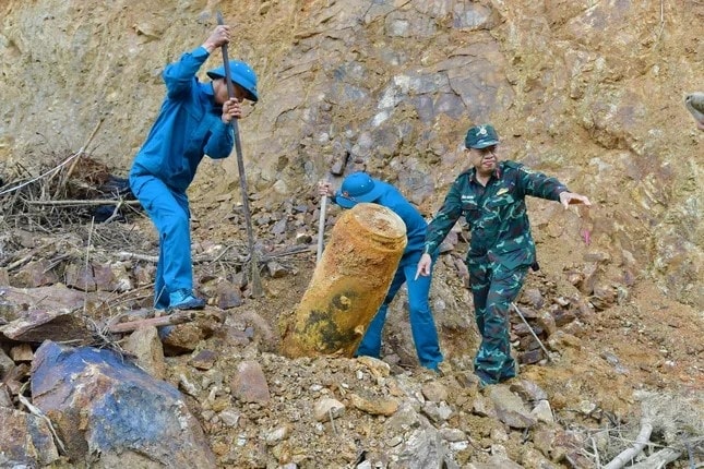 phát hiện quả bom nửa tấn dưới lòng đất khi cải tạo vườn trồng cây tại nghệ an hình ảnh 3 phat hien qua bom nua tan duoi long dat khi cai tao vuon trong cay tai nghe an hinh anh 3