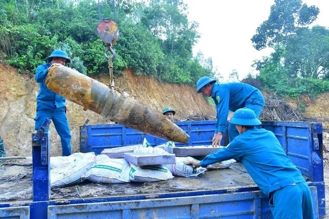 phát hiện quả bom nửa tấn dưới lòng đất khi cải tạo vườn trồng cây tại nghệ an hình ảnh 4 phat hien qua bom nua tan duoi long dat khi cai tao vuon trong cay tai nghe an hinh anh 4