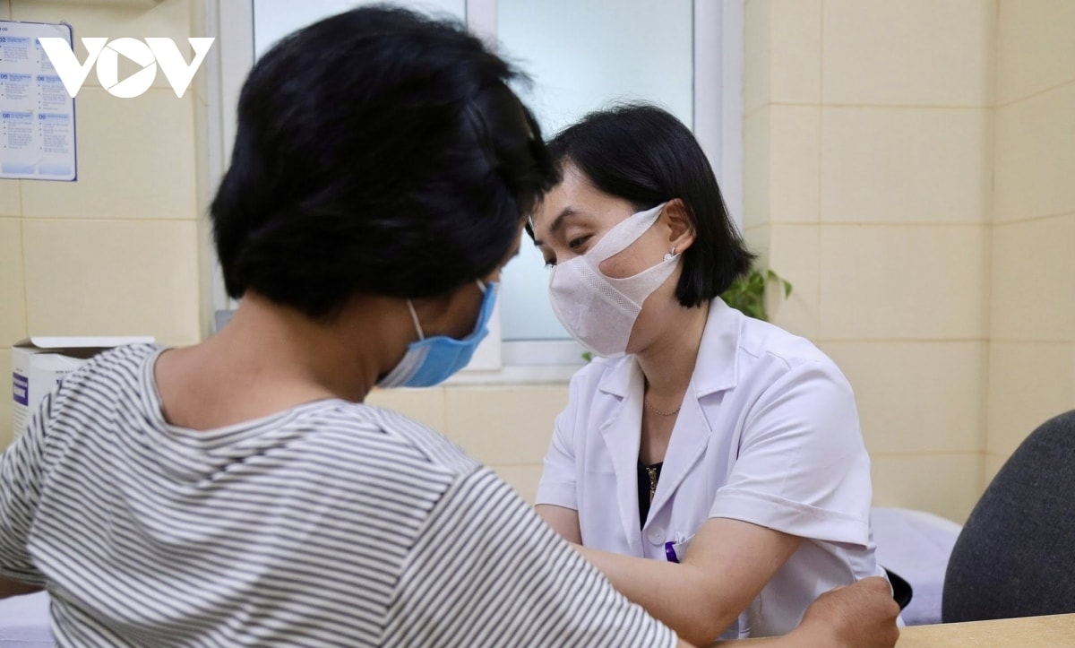 bệnh nhân vui mừng vì quy định mới lấy thuốc 3 tháng một lần hình ảnh 1 benh nhan vui mung vi quy dinh moi lay thuoc 3 thang mot lan hinh anh 1