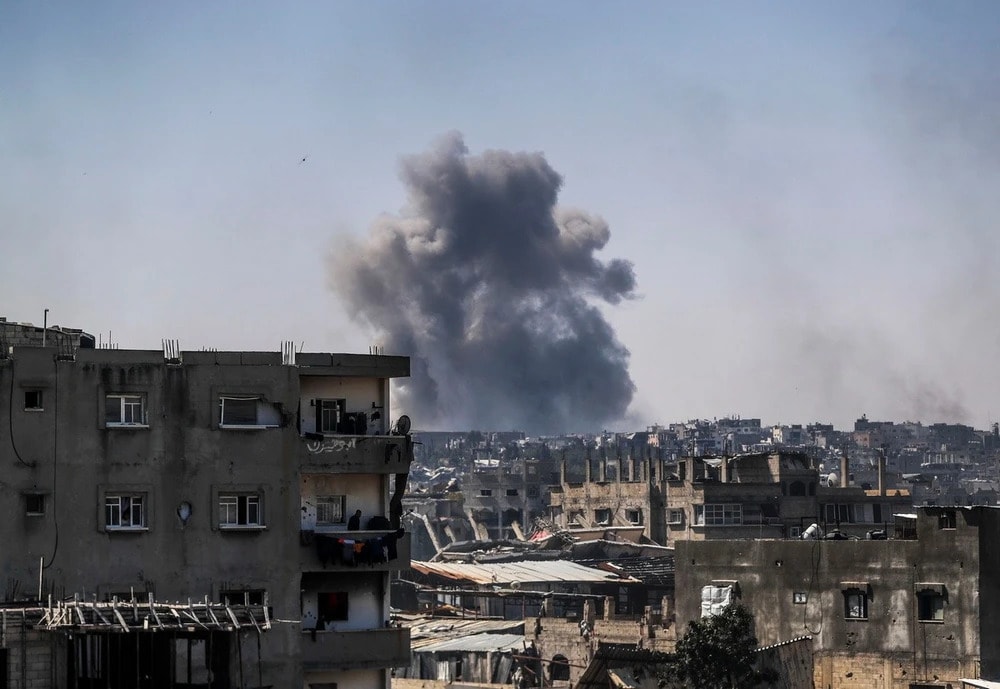 Khói bốc lên sau cuộc không kích của Israel tại Gaza. (Ảnh: THX)