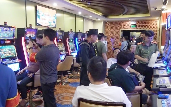 nam ca sĩ đánh bạc 4,3 triệu usd trong vụ án king club là ai hình ảnh 2 nam ca si danh bac 4,3 trieu usd trong vu an king club la ai hinh anh 2