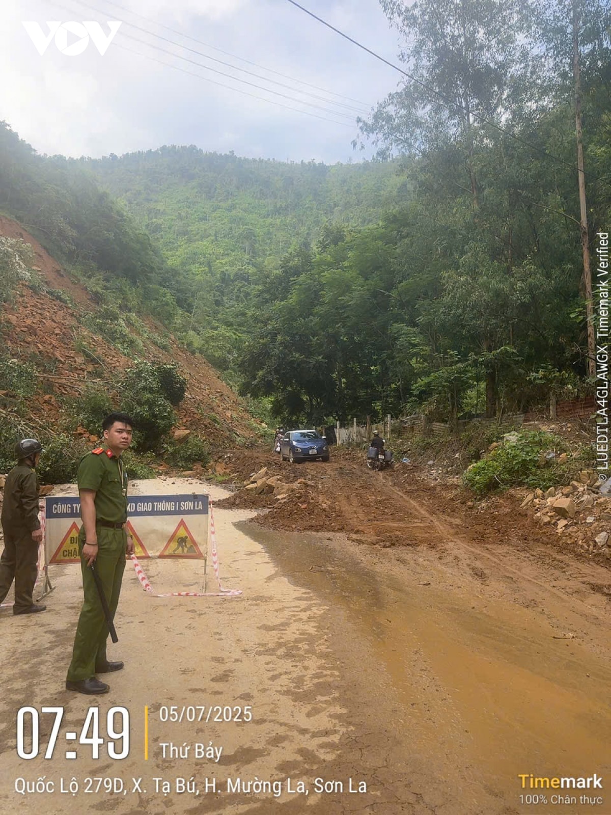 sạt lở, tắc đường trên quốc lộ 279d từ sơn la đi lai châu hình ảnh 6 sat lo, tac duong tren quoc lo 279d tu son la di lai chau hinh anh 6