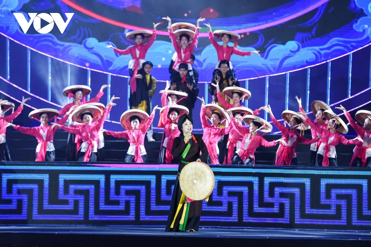 hang nghin nguoi xem hoa minzy, tuan cry bieu dien thanh lap tinh bac ninh hinh anh 7
