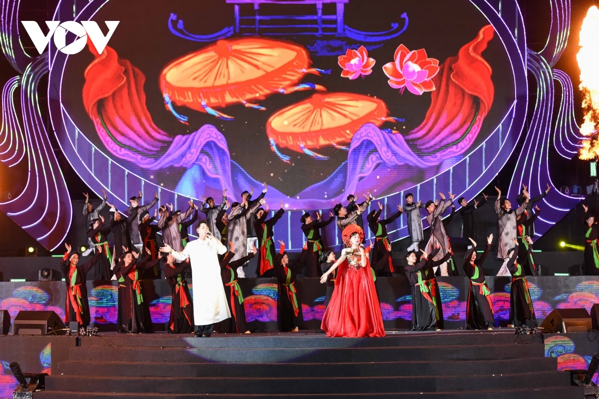 hang nghin nguoi xem hoa minzy, tuan cry bieu dien thanh lap tinh bac ninh hinh anh 8