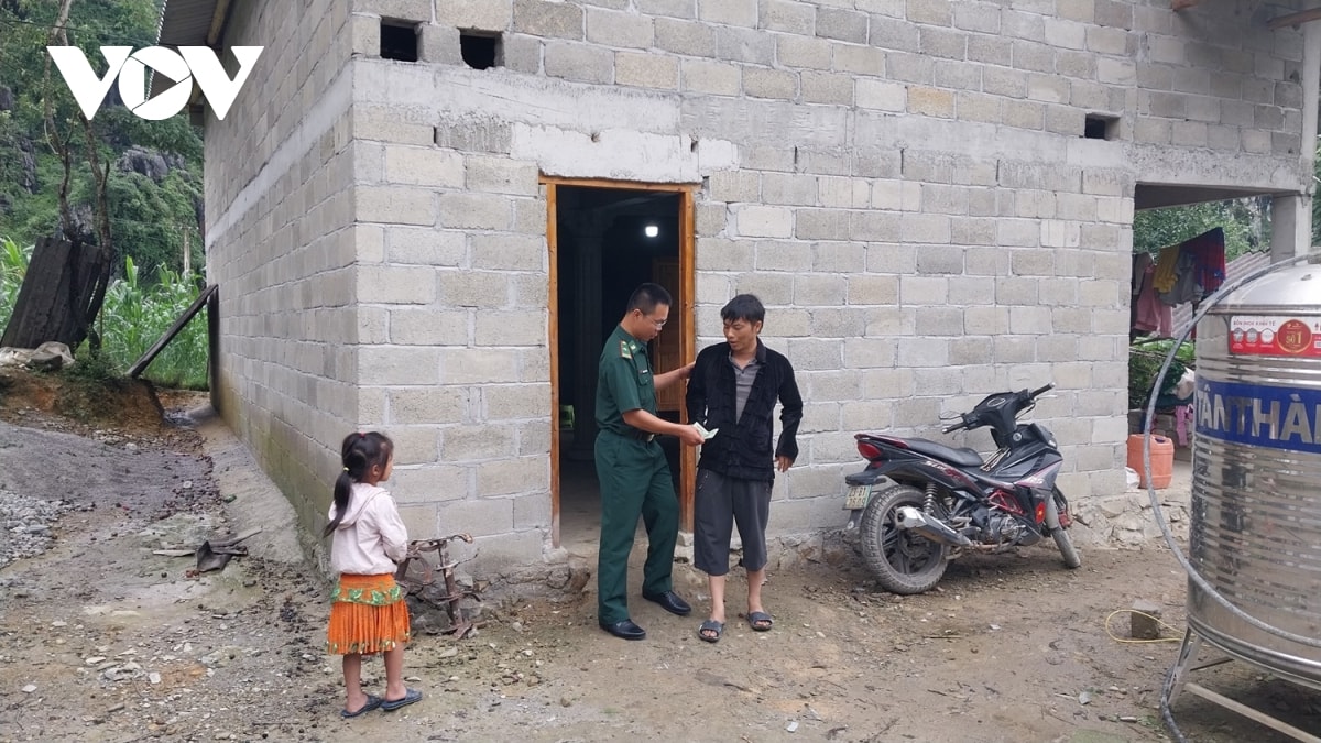 biên phòng tuyên quang chung tay xóa nhà tạm, nhà dột nát hình ảnh 2 bien phong tuyen quang chung tay xoa nha tam, nha dot nat hinh anh 2