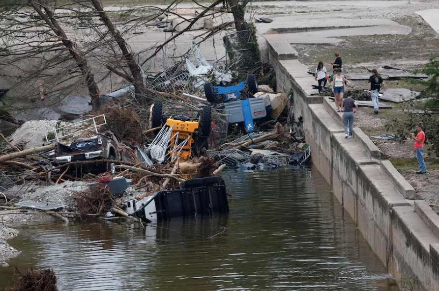 Những đống đổ nát sau trận lũ quét tại Kerrville, Texas, Hoa Kỳ. (Ảnh: Reuters)