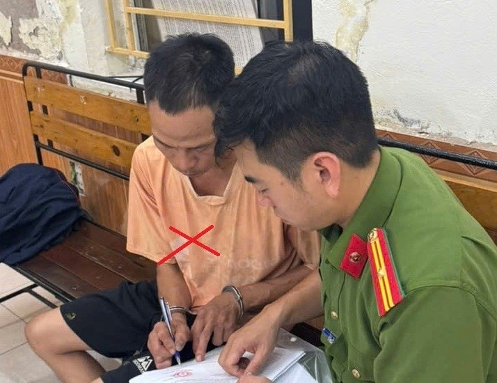 tạm giữ người bố xích chân kéo lê con trai trên đường phố ở hải phòng hình ảnh 1 tam giu nguoi bo xich chan keo le con trai tren duong pho o hai phong hinh anh 1