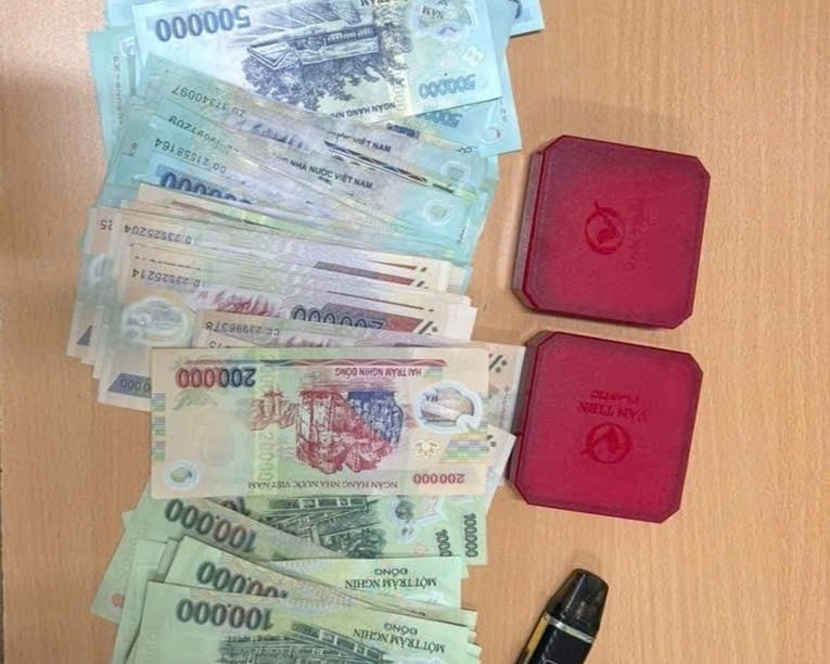 Đánh bạc online thua 300 triệu, đối tượng làm liều đi cướp tiệm vàng ở hà nội hình ảnh 2 Danh bac online thua 300 trieu, doi tuong lam lieu di cuop tiem vang o ha noi hinh anh 2