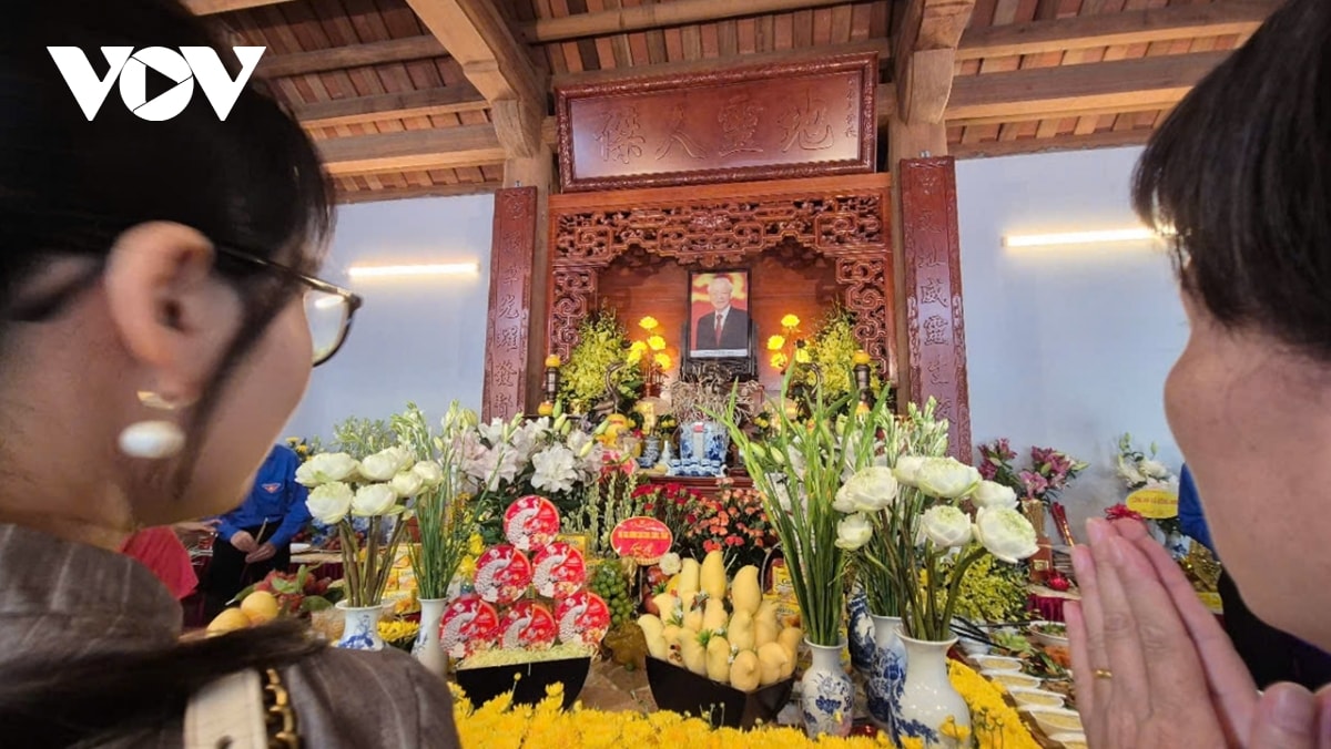 nguoi dan thap huong tuong nho co tong bi thu nguyen phu trong trong ngay gio dau hinh anh 3