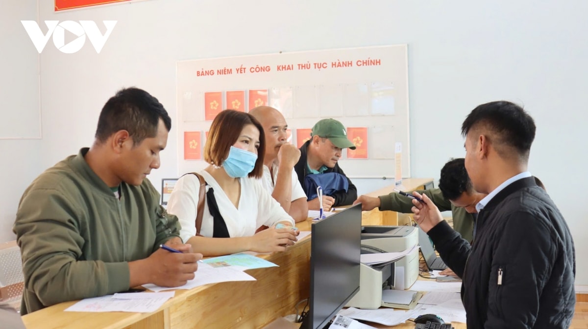 người dân lâm Đồng hài lòng về giải quyết thủ tục hành chính hình ảnh 1 nguoi dan lam Dong hai long ve giai quyet thu tuc hanh chinh hinh anh 1