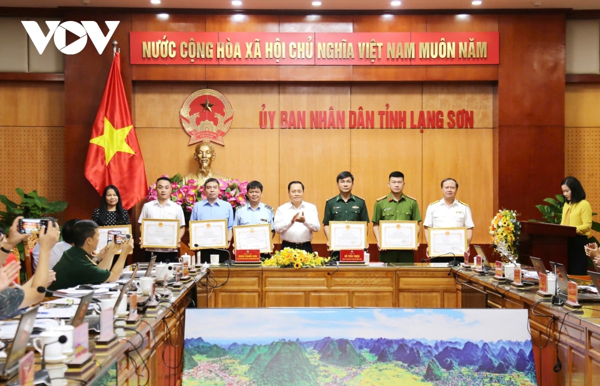 lạng sơn chống buôn lậu ngay từ nội bộ lực lượng thực thi công vụ hình ảnh 1 lang son chong buon lau ngay tu noi bo luc luong thuc thi cong vu hinh anh 1