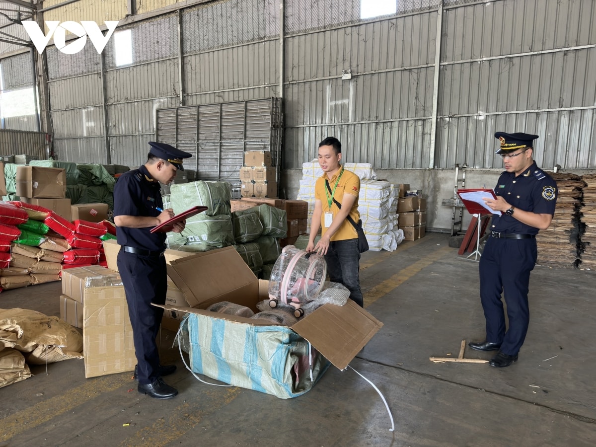 lạng sơn chống buôn lậu ngay từ nội bộ lực lượng thực thi công vụ hình ảnh 2 lang son chong buon lau ngay tu noi bo luc luong thuc thi cong vu hinh anh 2