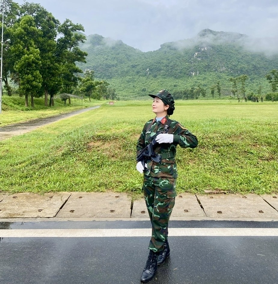 những bông hồng thép trên thao trường tập luyện diễu binh hình ảnh 3 nhung bong hong thep tren thao truong tap luyen dieu binh hinh anh 3