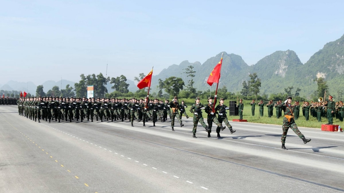 những bông hồng thép trên thao trường tập luyện diễu binh hình ảnh 2 nhung bong hong thep tren thao truong tap luyen dieu binh hinh anh 2