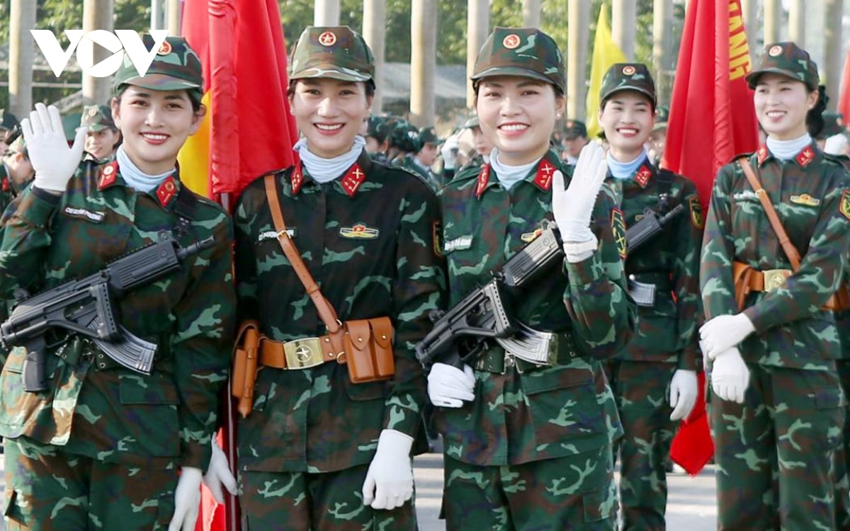 những bông hồng thép trên thao trường tập luyện diễu binh hình ảnh 1 nhung bong hong thep tren thao truong tap luyen dieu binh hinh anh 1
