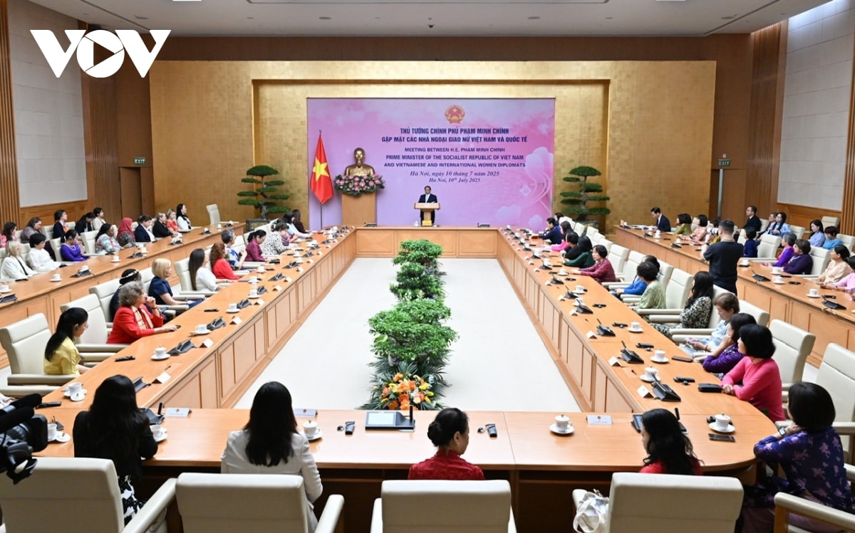 thủ tướng phạm minh chính gặp mặt các nhà ngoại giao nữ việt nam và quốc tế hình ảnh 1 thu tuong pham minh chinh gap mat cac nha ngoai giao nu viet nam va quoc te hinh anh 1