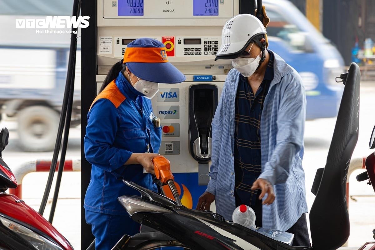 Bộ Tài chính đề xuất tiếp tục giảm thuế BVMT đối với xăng dầu đến hết 2026. (Ảnh minh họa: Minh Đức)