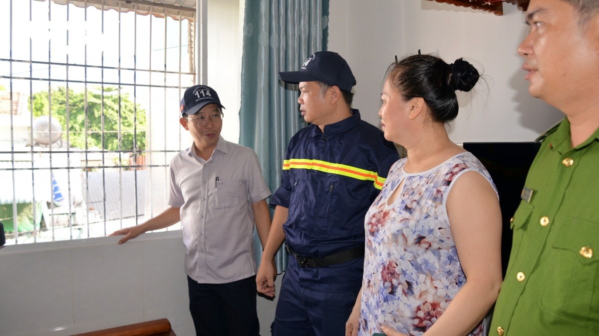 người dân tp.hcm tháo gỡ chuồng cọp mở lối thoát nạn hình ảnh 5 nguoi dan tp.hcm thao go chuong cop mo loi thoat nan hinh anh 5