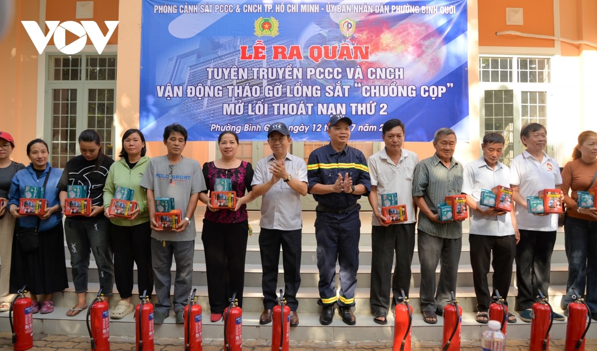 người dân tp.hcm tháo gỡ chuồng cọp mở lối thoát nạn hình ảnh 6 nguoi dan tp.hcm thao go chuong cop mo loi thoat nan hinh anh 6