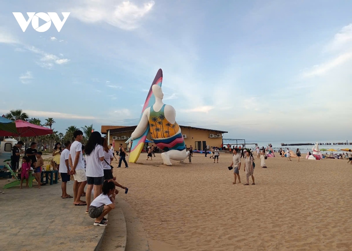 các điểm đến vùng biển của tỉnh lâm Đồng thu hút đông du khách hình ảnh 2 cac diem den vung bien cua tinh lam Dong thu hut dong du khach hinh anh 2