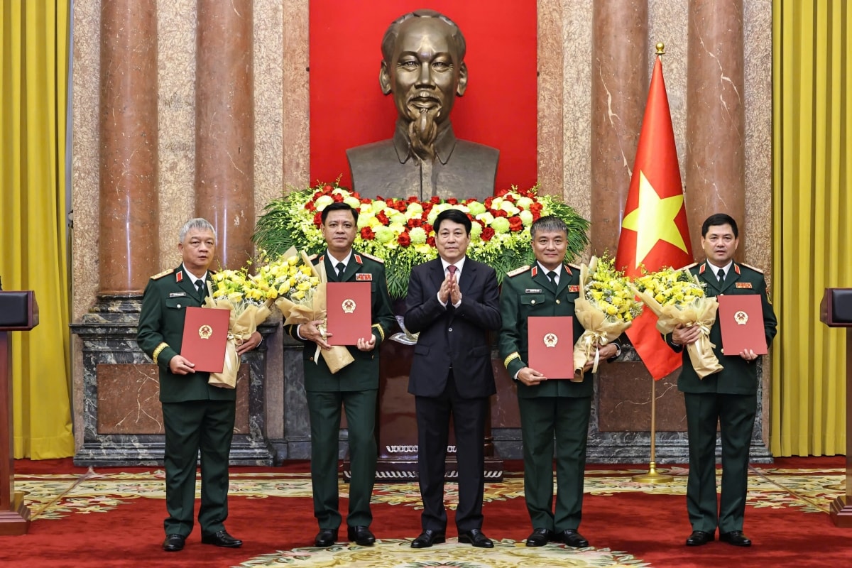 chủ tịch nước trao quyết định thăng quân hàm Đại tướng và thượng tướng hình ảnh 3 chu tich nuoc trao quyet dinh thang quan ham Dai tuong va thuong tuong hinh anh 3