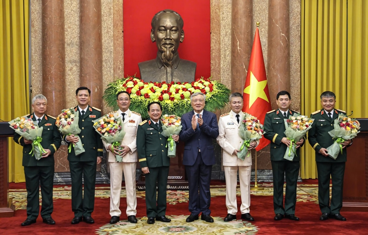 chủ tịch nước trao quyết định thăng quân hàm Đại tướng và thượng tướng hình ảnh 5 chu tich nuoc trao quyet dinh thang quan ham Dai tuong va thuong tuong hinh anh 5