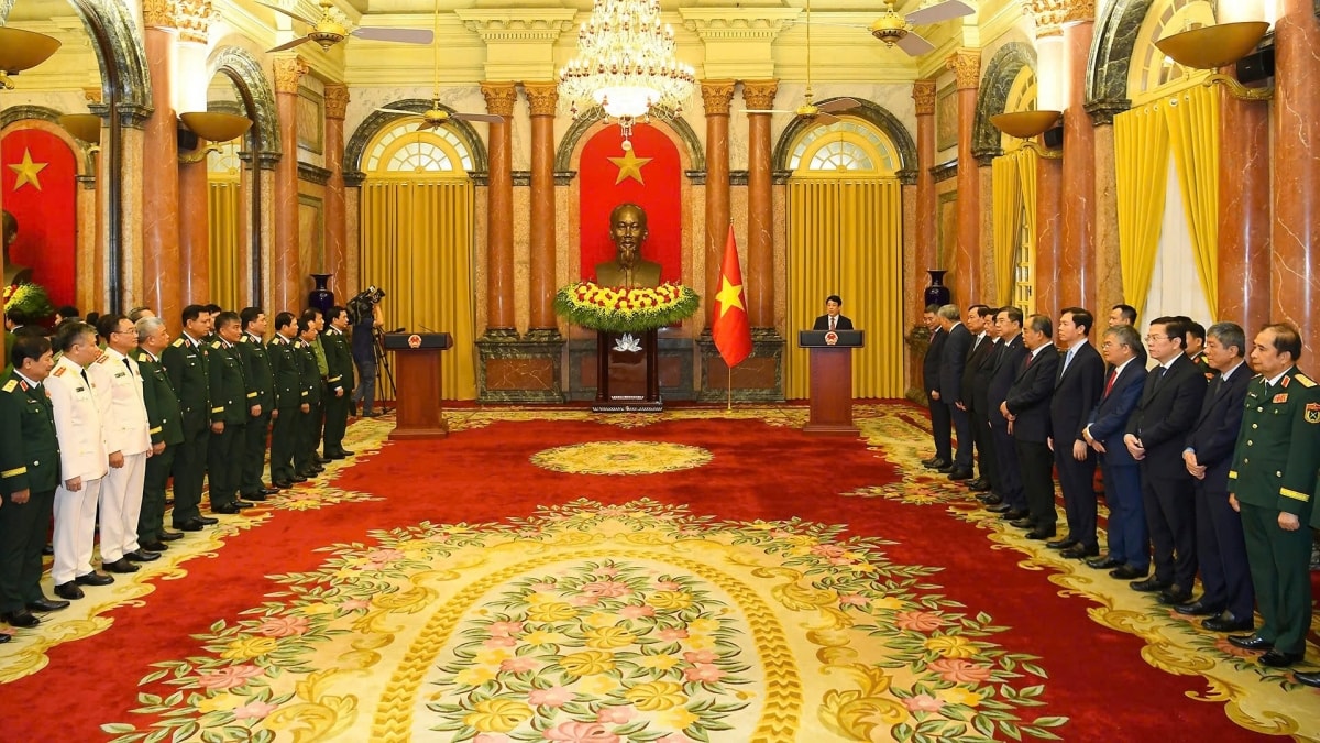 chủ tịch nước trao quyết định thăng quân hàm Đại tướng và thượng tướng hình ảnh 1 chu tich nuoc trao quyet dinh thang quan ham Dai tuong va thuong tuong hinh anh 1