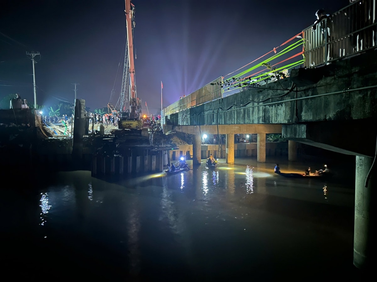 vụ ôtô lao xuống sông ở nghệ an, đã có 3 người tử vong hình ảnh 1 vu oto lao xuong song o nghe an, da co 3 nguoi tu vong hinh anh 1