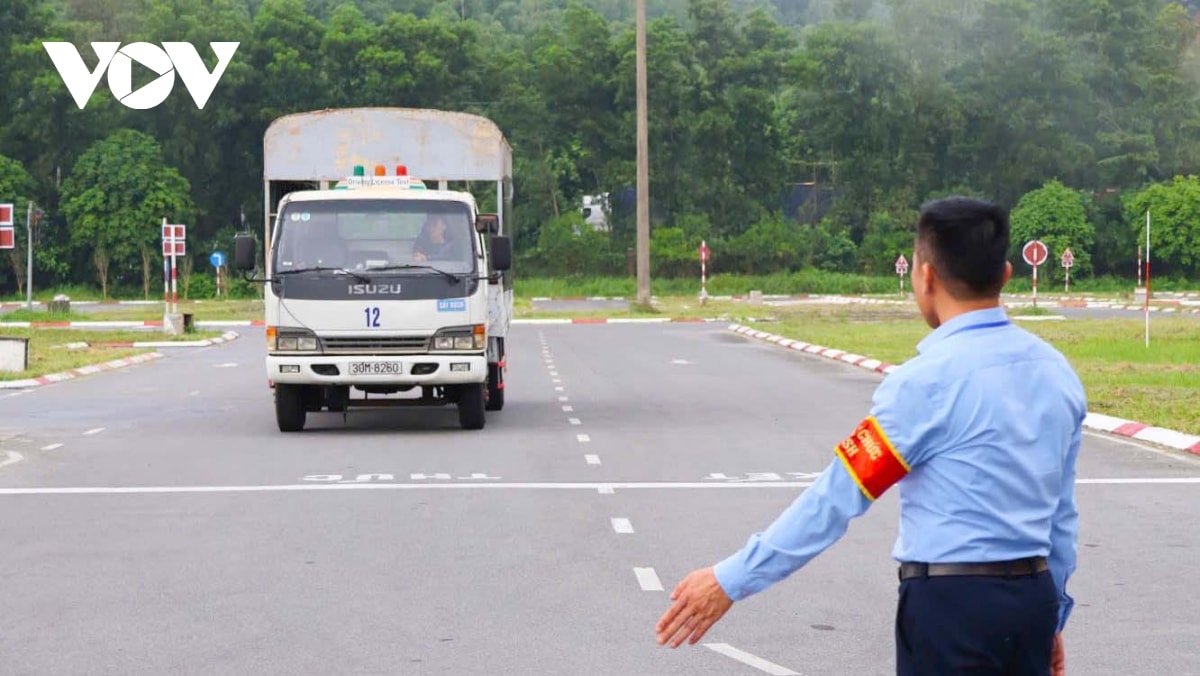 yeu cau giai quyet dut diem ton dong ve sat hach, cap doi giay phep lai xe hinh anh 1
