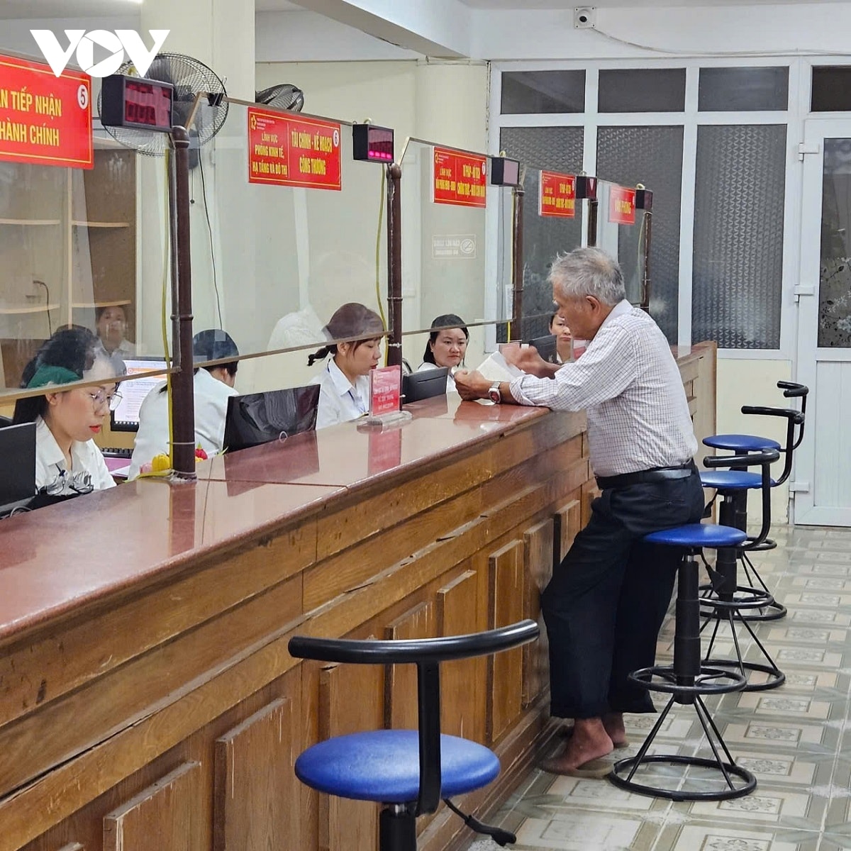 van hanh chinh quyen dien tu, ninh binh con ket o chu ky so, 5g, nhan luc hinh anh 1
