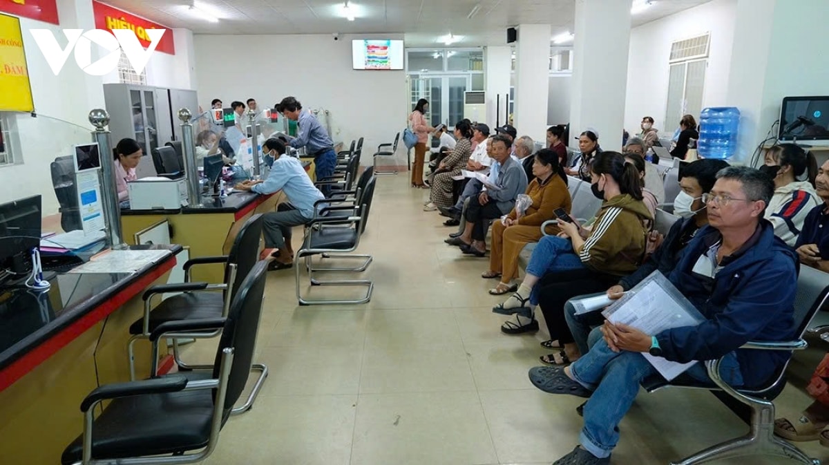 nguoi dan tp. hue va quang ngai noi gi ve mo hinh chinh quyen 2 cap hinh anh 1