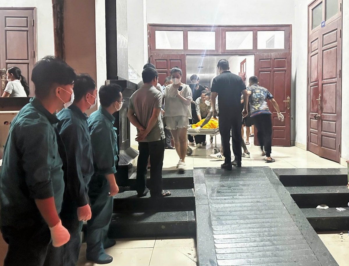 lật tàu trên vịnh hạ long hiện vẫn còn 4 người mất tích, 35 người tử vong hình ảnh 1 lat tau tren vinh ha long hien van con 4 nguoi mat tich, 35 nguoi tu vong hinh anh 1