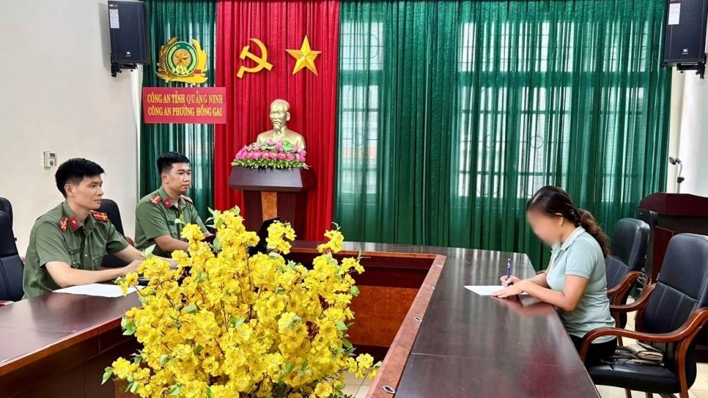 xu phat nguoi dang tin sai su that ve vu lat tau du lich o ha long hinh anh 1