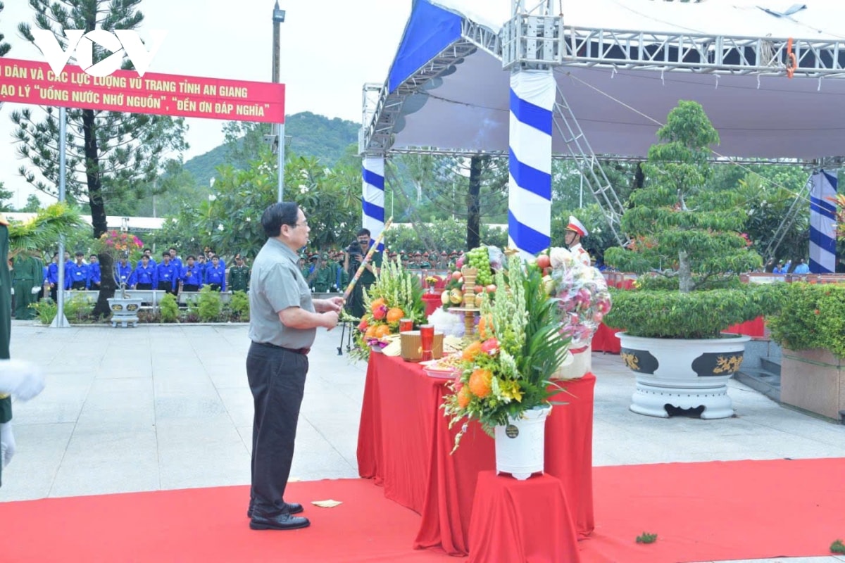 thủ tướng làm hết sức mình để không một liệt sĩ nào bị lãng quên hình ảnh 2 thu tuong lam het suc minh de khong mot liet si nao bi lang quen hinh anh 2