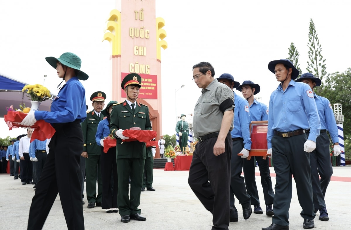thủ tướng làm hết sức mình để không một liệt sĩ nào bị lãng quên hình ảnh 3 thu tuong lam het suc minh de khong mot liet si nao bi lang quen hinh anh 3