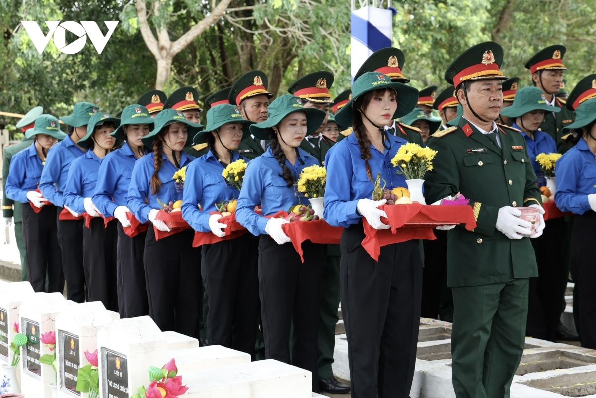 thủ tướng làm hết sức mình để không một liệt sĩ nào bị lãng quên hình ảnh 4 thu tuong lam het suc minh de khong mot liet si nao bi lang quen hinh anh 4