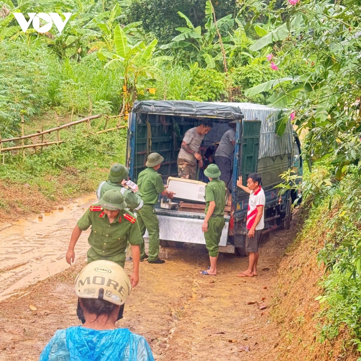trực tiếp bão số 3 đổ bộ vào đất liền, thanh hóa mưa lớn, nhiều đường phố ngập sâu hình ảnh 68 truc tiep bao so 3 do bo vao dat lien, thanh hoa mua lon, nhieu duong pho ngap sau hinh anh 68
