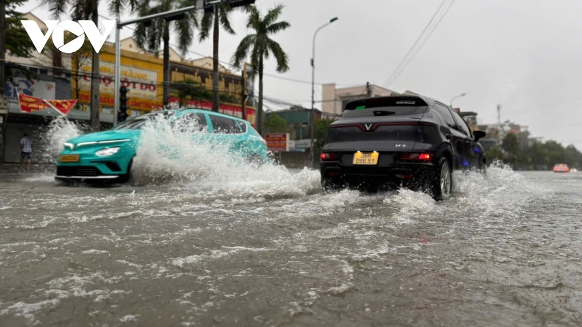 trực tiếp bão số 3 đổ bộ vào đất liền, thanh hóa mưa lớn, nhiều đường phố ngập sâu hình ảnh 78 truc tiep bao so 3 do bo vao dat lien, thanh hoa mua lon, nhieu duong pho ngap sau hinh anh 78