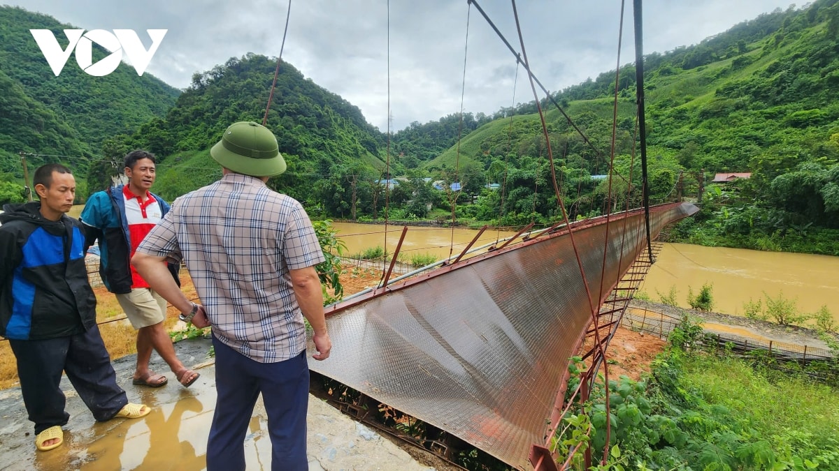 trực tiếp bão số 3 đổ bộ vào đất liền, thanh hóa mưa lớn, nhiều đường phố ngập sâu hình ảnh 47 truc tiep bao so 3 do bo vao dat lien, thanh hoa mua lon, nhieu duong pho ngap sau hinh anh 47
