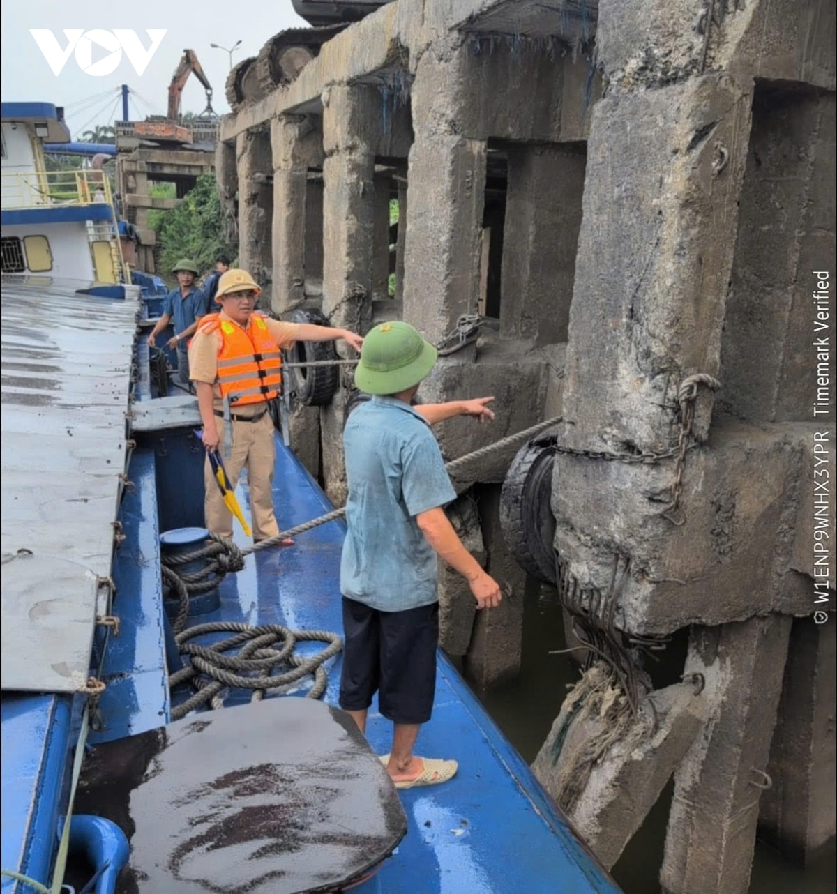 trực tiếp bão số 3 đổ bộ vào đất liền, thanh hóa mưa lớn, nhiều đường phố ngập sâu hình ảnh 53 truc tiep bao so 3 do bo vao dat lien, thanh hoa mua lon, nhieu duong pho ngap sau hinh anh 53