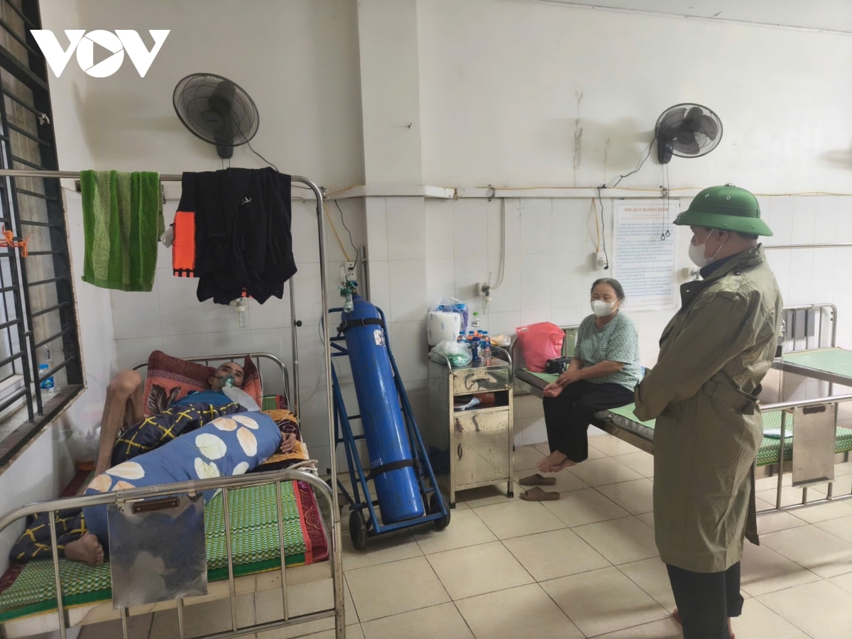 trực tiếp bão số 3 đổ bộ vào đất liền, thanh hóa mưa lớn, nhiều đường phố ngập sâu hình ảnh 18 truc tiep bao so 3 do bo vao dat lien, thanh hoa mua lon, nhieu duong pho ngap sau hinh anh 18