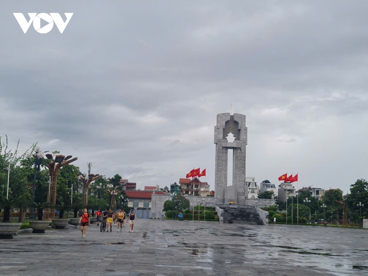 trực tiếp bão số 3 bắt đầu ảnh hưởng tới đất liền, mưa lớn, gió giật mạnh hình ảnh 6 truc tiep bao so 3 bat dau anh huong toi dat lien, mua lon, gio giat manh hinh anh 6