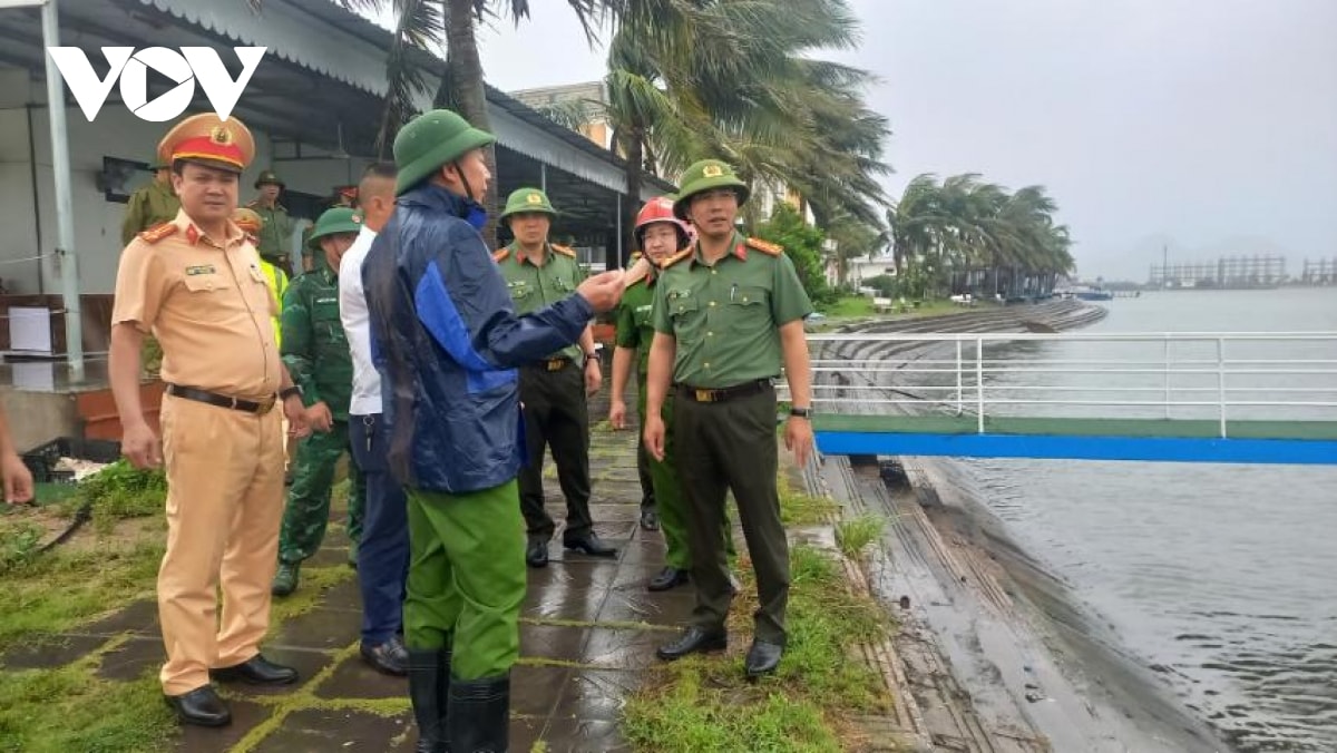 quảng ninh các phương tiện thủy neo đậu tại các bến cảng an toàn hình ảnh 1 quang ninh cac phuong tien thuy neo dau tai cac ben cang an toan hinh anh 1