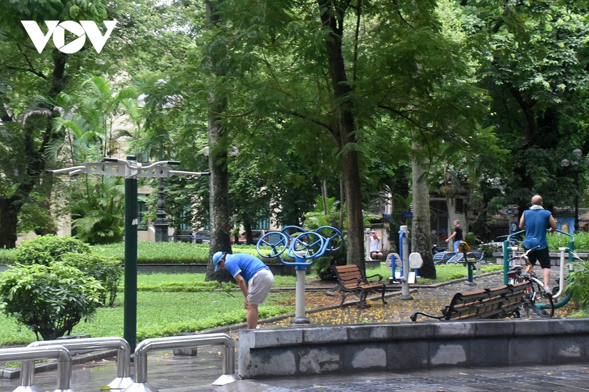 ha noi sang ngay bao ve nguoi dan pho co hoan kiem linh hoat thich ung hinh anh 1