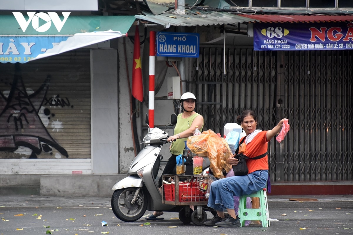 ha noi sang ngay bao ve nguoi dan pho co hoan kiem linh hoat thich ung hinh anh 9