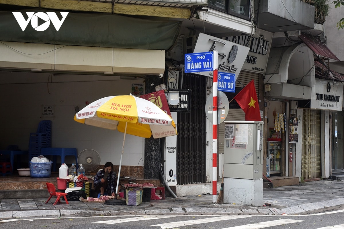 ha noi sang ngay bao ve nguoi dan pho co hoan kiem linh hoat thich ung hinh anh 11
